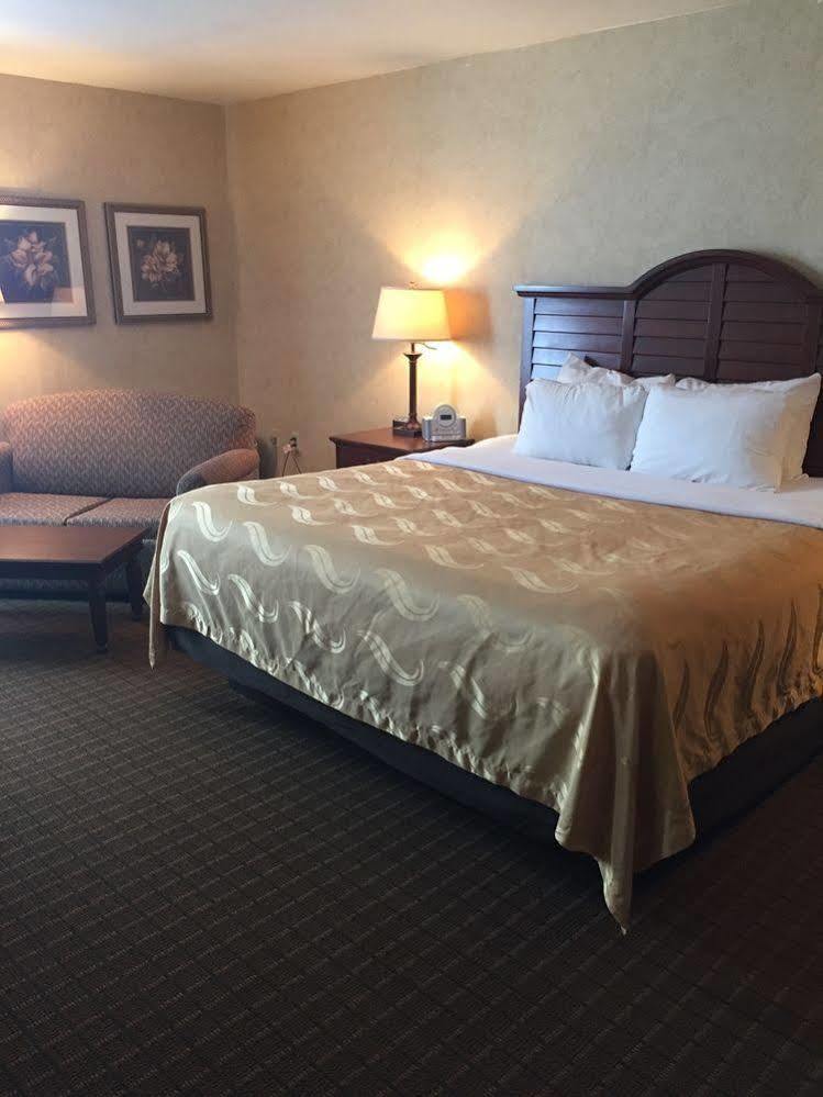 Quality Inn Pittsburgh Airport Oakdale Eksteriør bilde